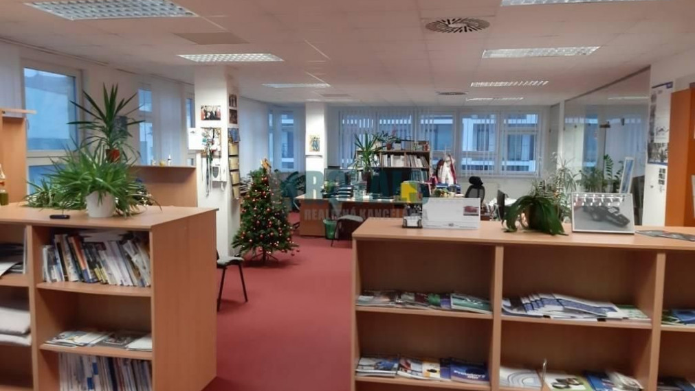 Reprezentatívne administratívne priestory, Račianska