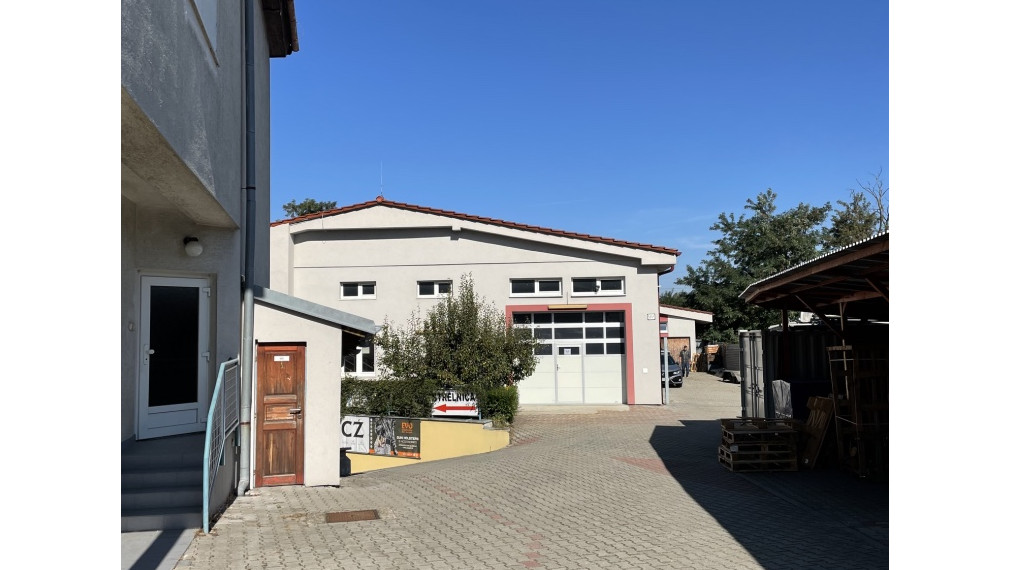 Výrobná hala, skladové priestory, kancelárie, Dúbravka