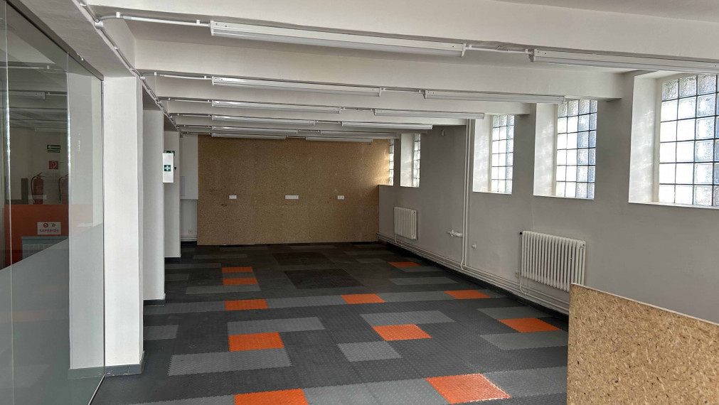 Obchodný priestor na prenájom, s vlastným sociálnym zázemím, parkovanie, Račianska