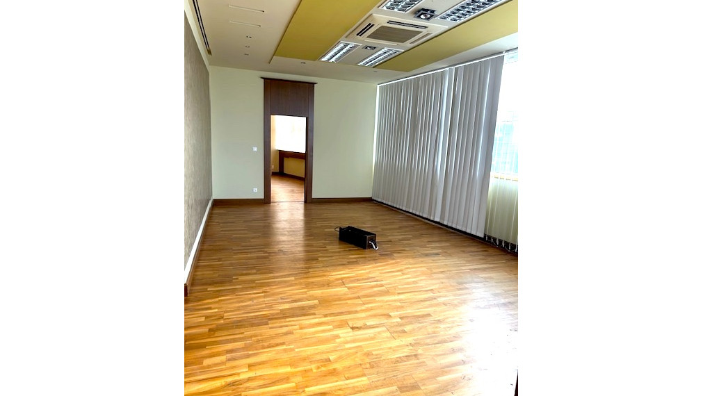 Manažérsky 3i byt v kancelárskej budove, sklad, prenájom, Vajnorská ulica, Bratislava