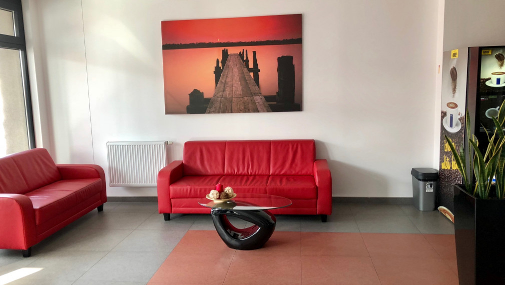 Kancelárke priestory s vlastným parkingom v susedstve Bratislavského letiska