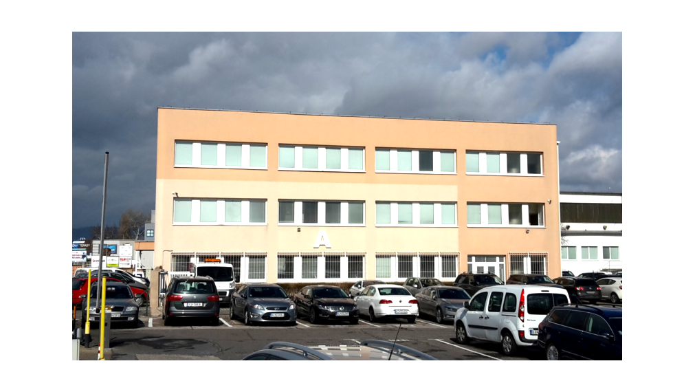 Kancelárke priestory s vlastným parkingom v susedstve IKEA a nákupného centra AVION