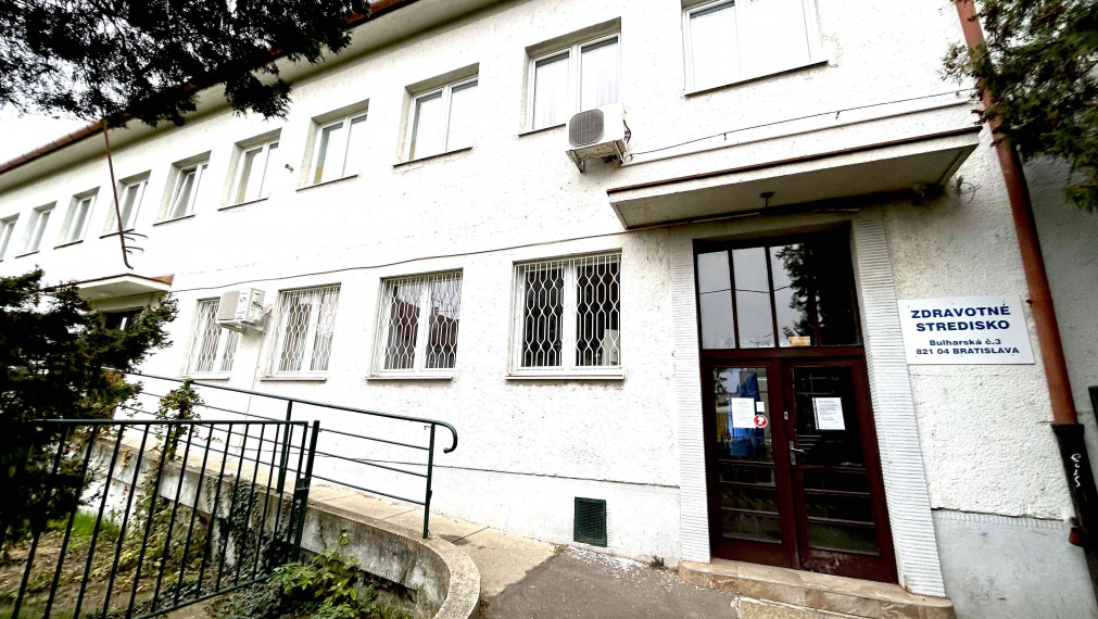 Samostatná abmulancia s kabínkami na prenájom, poliklinika s lekárňou Bulharská