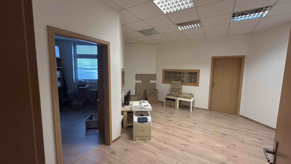 Nebytový, kancelársky priestor na prenájom, parking, Bazová ulica, Bratislava