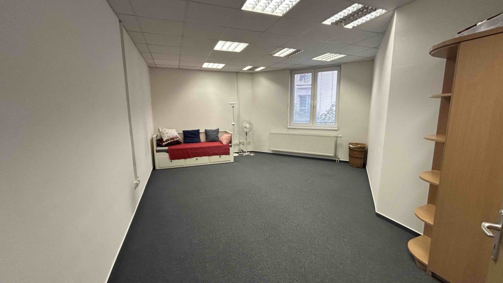 Nebytový, kancelársky priestor na prenájom 10 min. od Nivy centra, parking, Bazová ulica