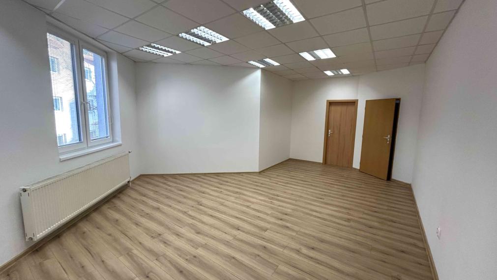 Nebytový, kancelársky priestor na prenájom 10 min. od Nivy centra, parking, Bazová ulica