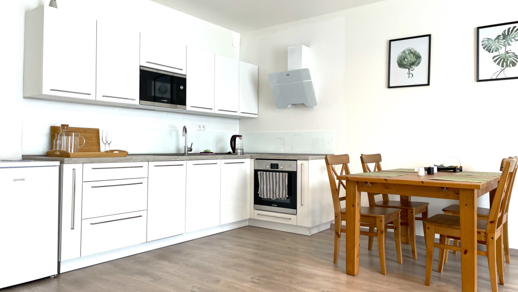 Kompletne vybavený 3i byt, balkón, 2 garážové státia, Dúbrava