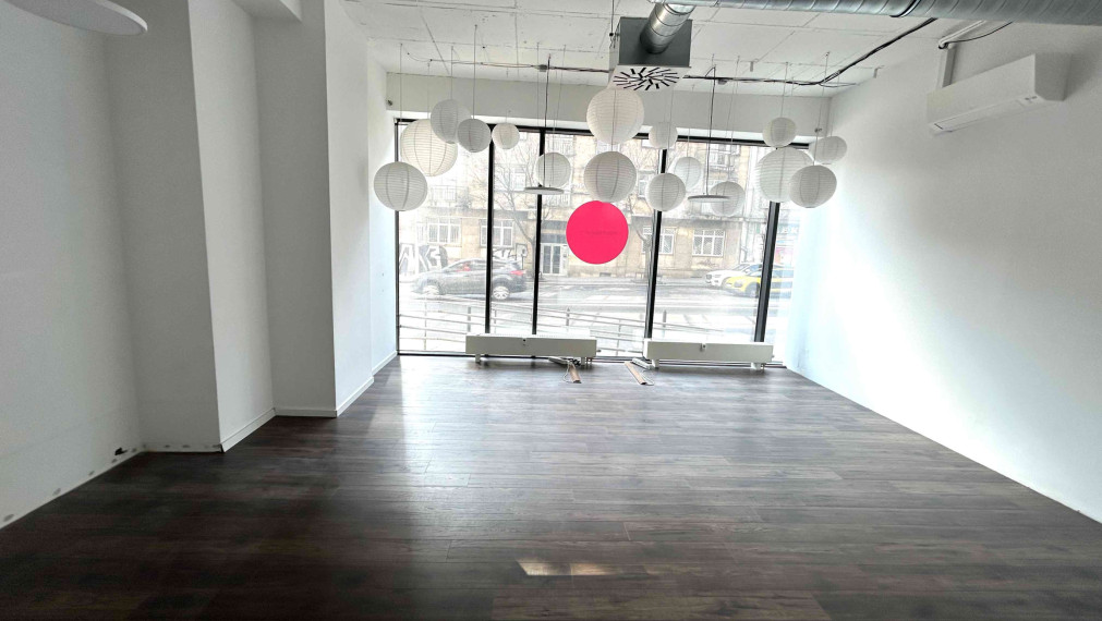 VIDITEĽNÝ SHOWROOM NA ŠANCOVEJ | 190 m² | VEĽKÝ VÝKLAD | PARKOVANIE