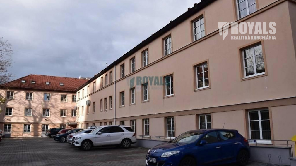 Kancelárske priestory v historickej budove, parkovanie, 24/7 recepcia