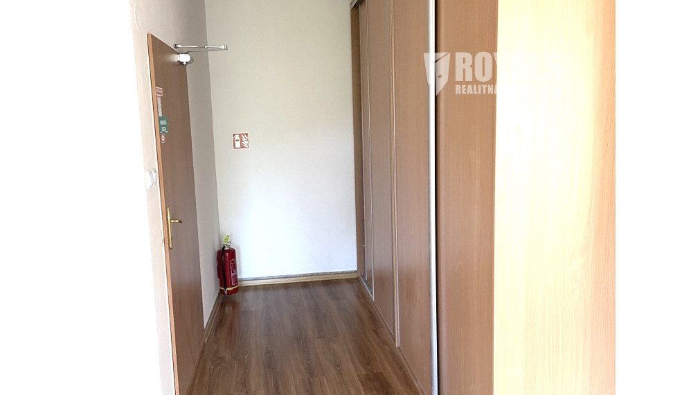 Kancelárie na prenájom, vyhradené parkovanie, Dúbravka