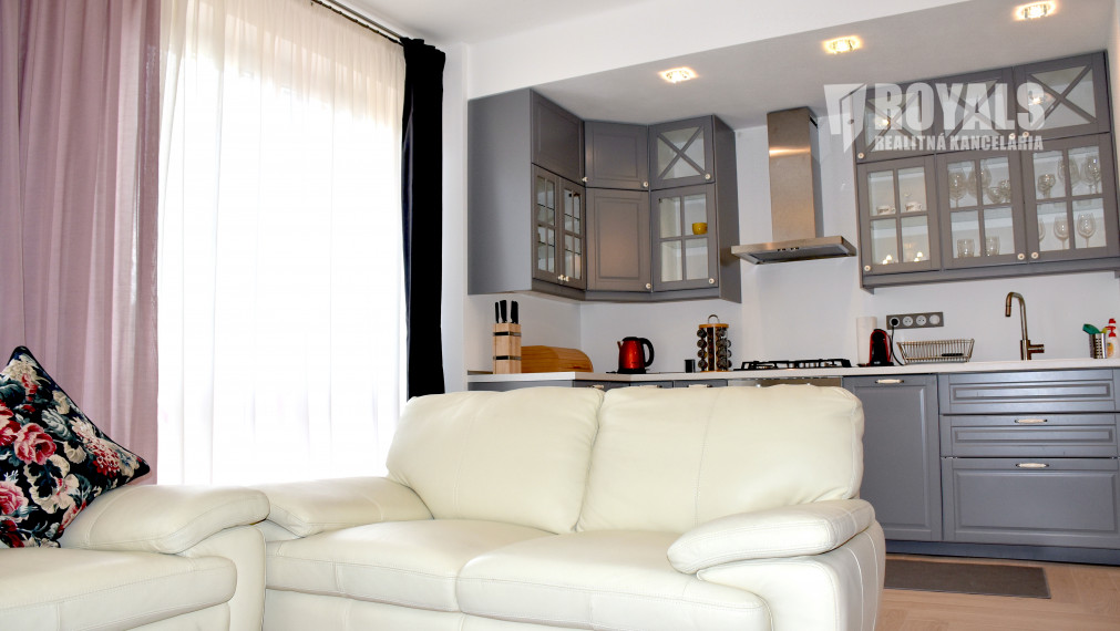 Moderný, kompletne zariadený 3i byt, loggia, balkón, parking, Nám. Martin Benku