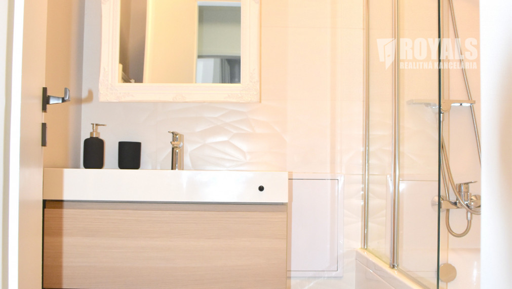 Moderný, kompletne zariadený 3i byt, loggia, balkón, parking, Nám. Martin Benku