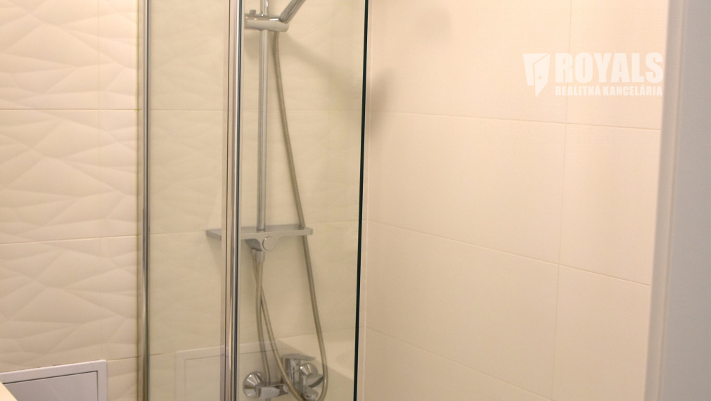 Moderný, kompletne zariadený 3i byt, loggia, balkón, parking, Nám. Martin Benku