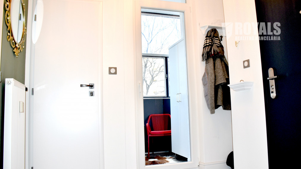 Moderný, kompletne zariadený 3i byt, loggia, balkón, parking, Nám. Martin Benku