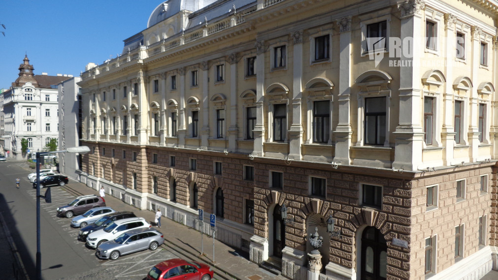 4i byt s balkónom, unikátna poloha, predaj, Staré Mesto