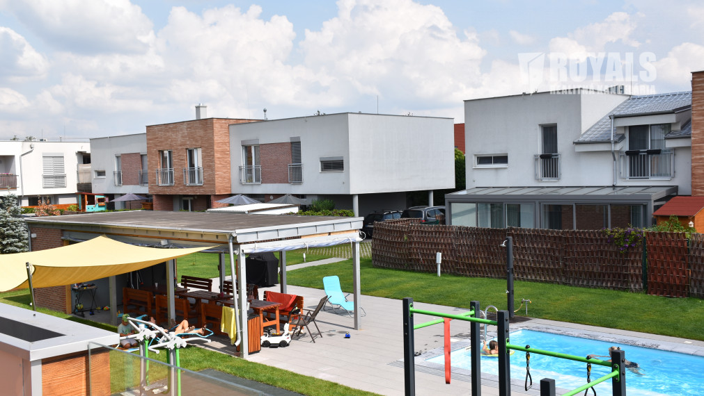 Nadštandardný, úplne nový, kompletne zariadený 2i byt, terasa, garáž, parking, pivnica