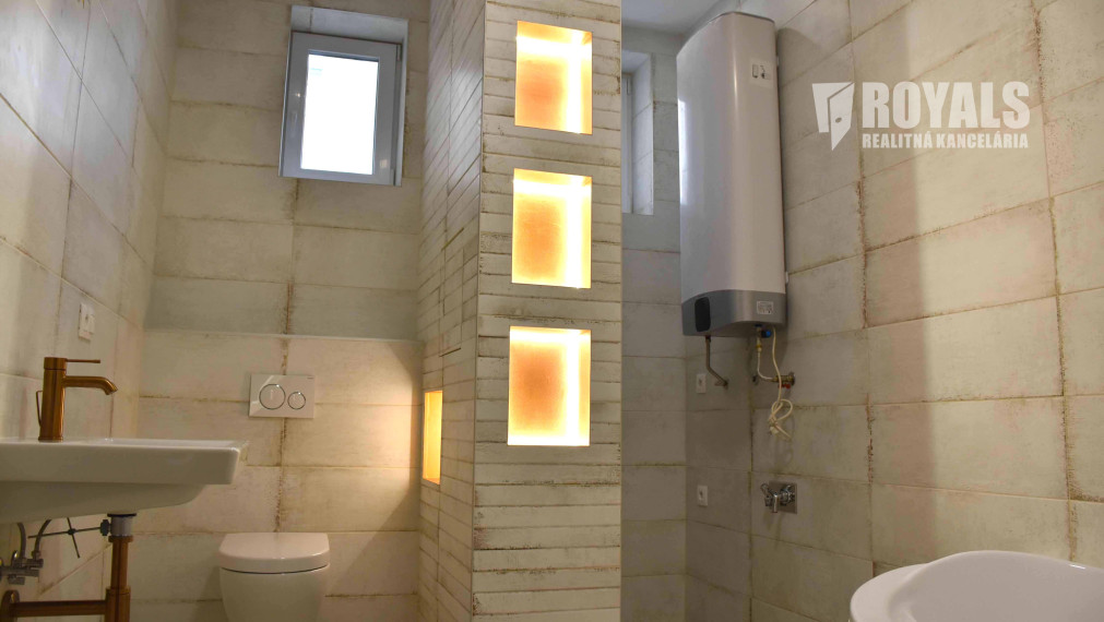 3i byt v štandarde, kompletne zrekonštruovaná tehlová budova, Staré Mesto, Gunduličova, Bratislava