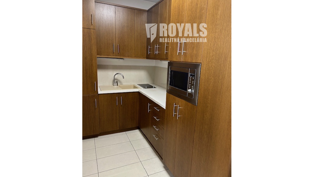 Manažérsky 3i byt v kancelárskej budove, sklad, prenájom, Vajnorská ulica, Bratislava