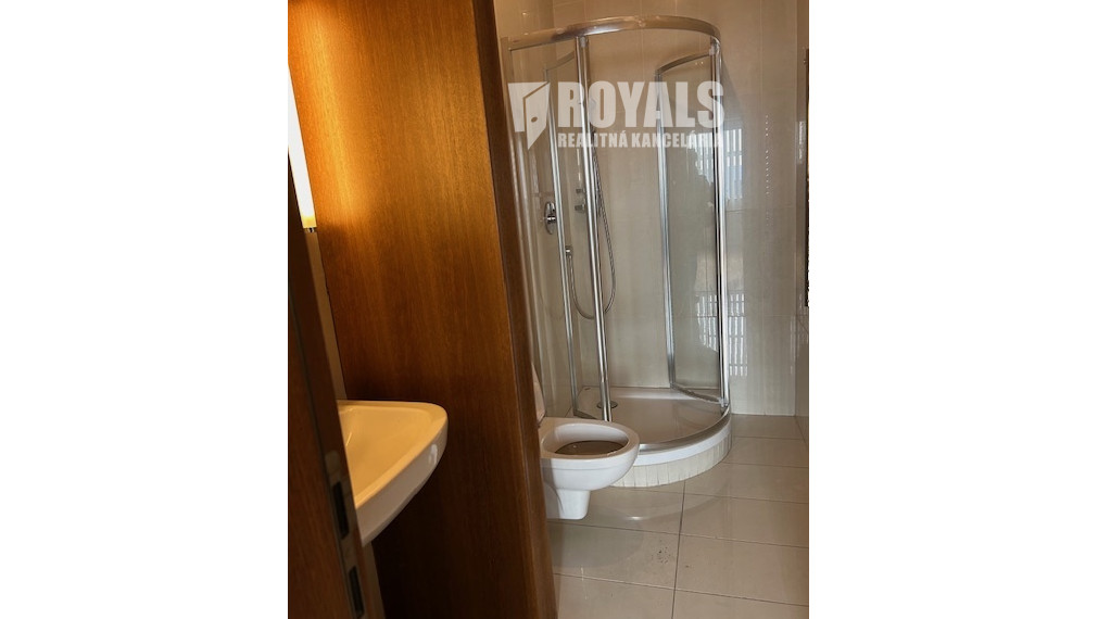 Manažérsky 3i byt v kancelárskej budove, sklad, prenájom, Vajnorská ulica, Bratislava