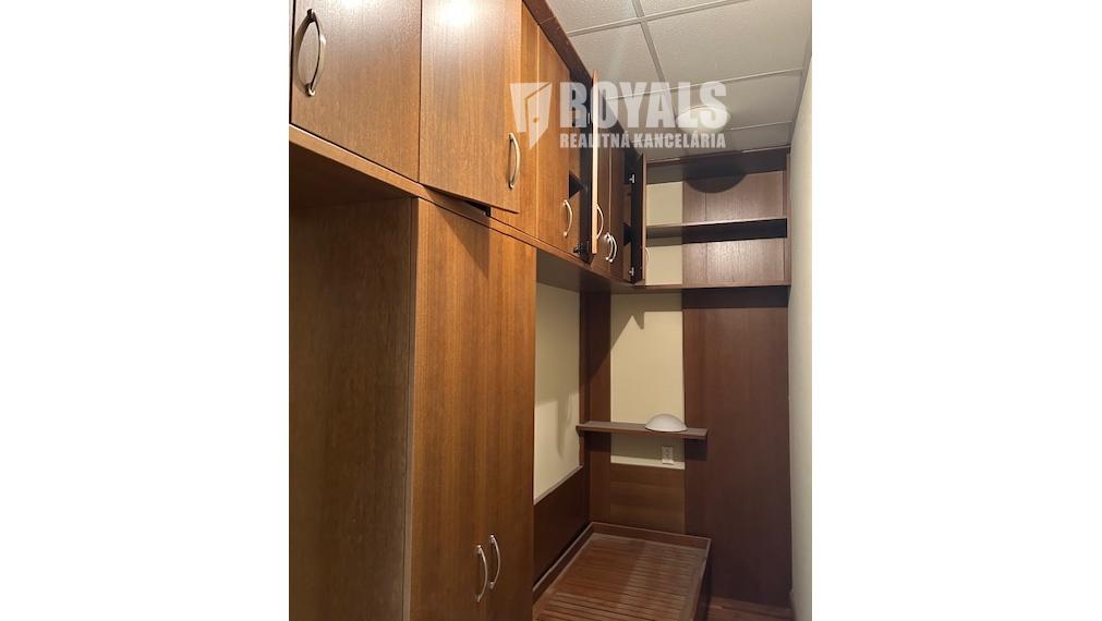 Manažérsky 3i byt v kancelárskej budove, sklad, prenájom, Vajnorská ulica, Bratislava