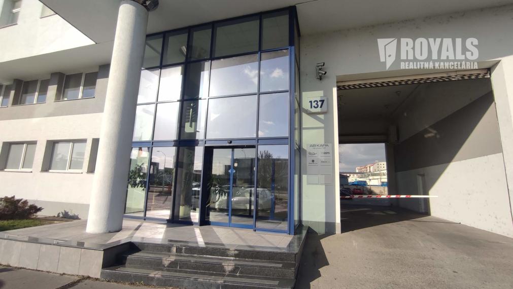 Manažérsky 3i byt v kancelárskej budove, sklad, prenájom, Vajnorská ulica, Bratislava