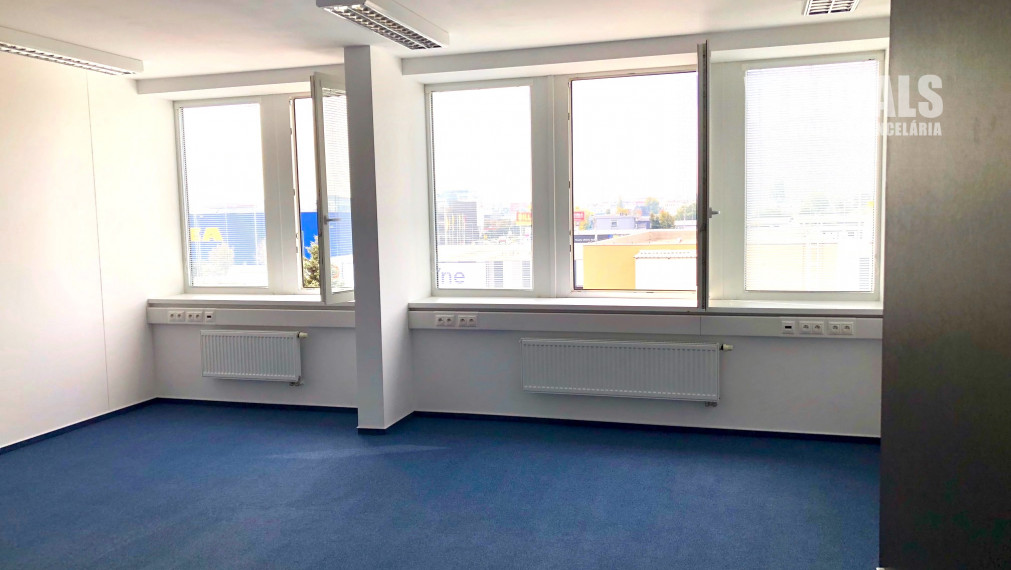 Kancelárke priestory s vlastným parkingom v susedstve Bratislavského letiska