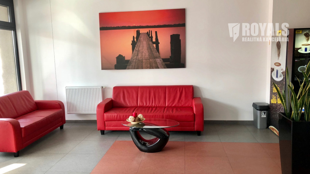 Kancelárke priestory s vlastným parkingom v susedstve IKEA a nákupného centra AVION