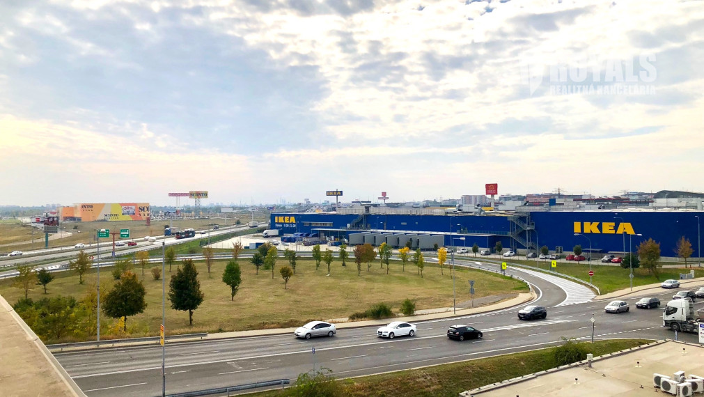 Kancelárke priestory s vlastným parkingom v susedstve IKEA a nákupného centra AVION
