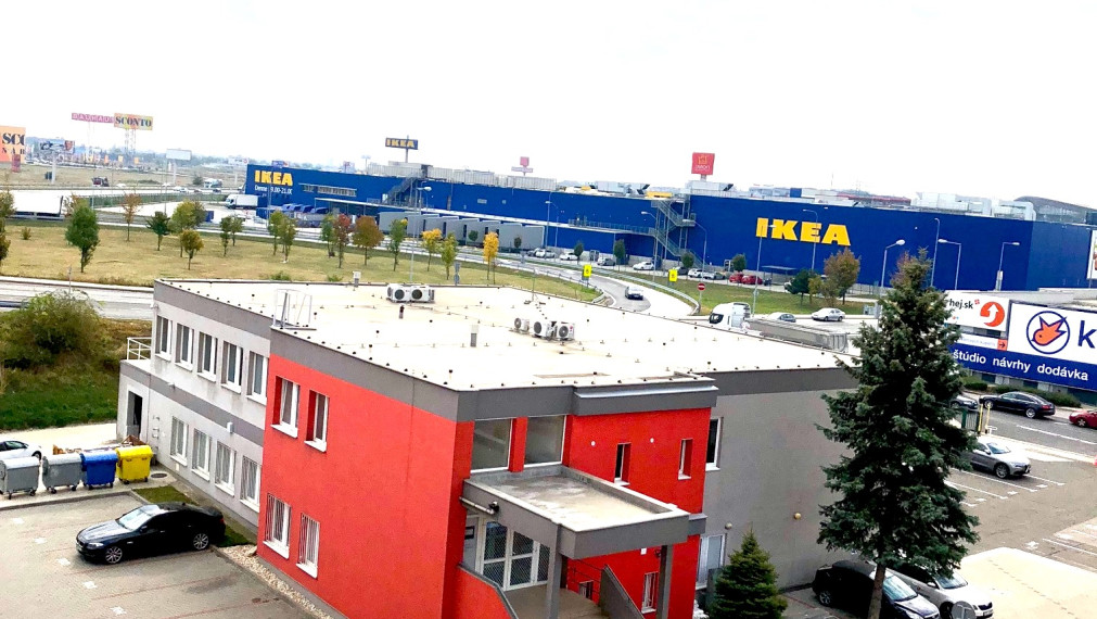 Kancelárke priestory s vlastným parkingom v susedstve IKEA a nákupného centra AVION