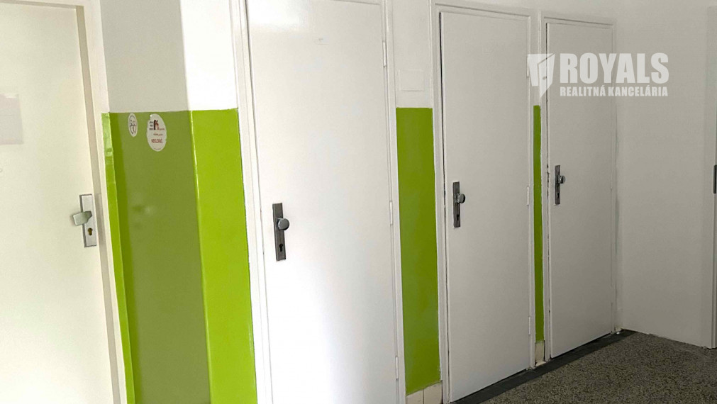 Samostatná abmulancia s kabínkami na prenájom, poliklinika s lekárňou Bulharská