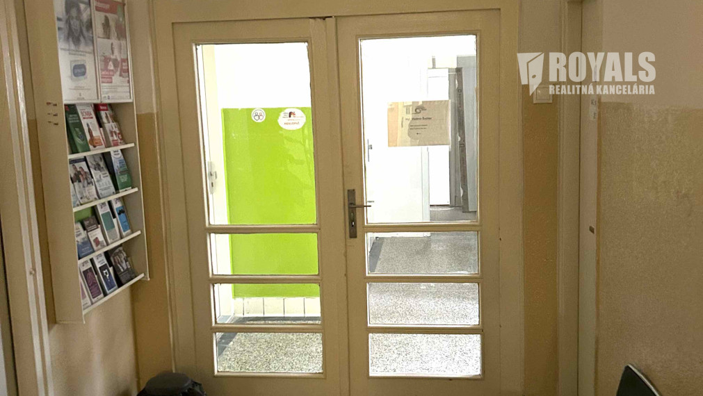 Samostatná abmulancia s kabínkami na prenájom, poliklinika s lekárňou Bulharská