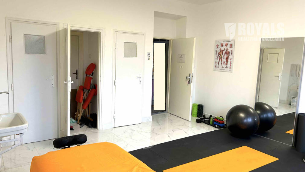 Samostatná abmulancia s kabínkami na prenájom, poliklinika s lekárňou Bulharská