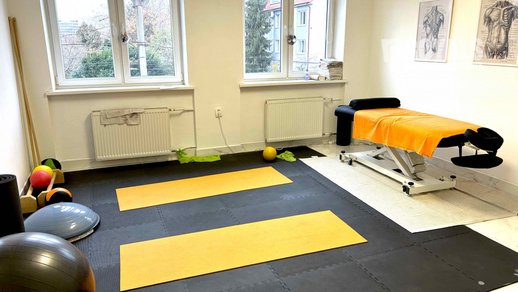 Samostatná abmulancia s kabínkami na prenájom, poliklinika s lekárňou Bulharská