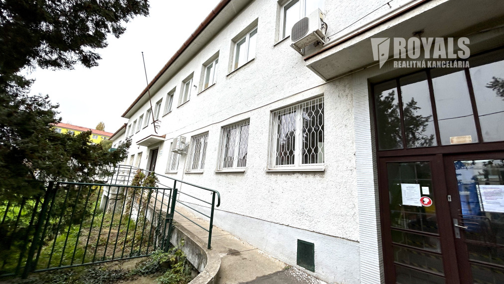 Samostatná abmulancia s kabínkami na prenájom, poliklinika s lekárňou Bulharská