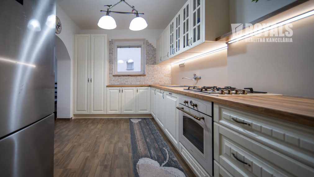 Priestranný 4-izbový dom s veľkým pozemkom a možnosťou ďalšieho využitia – Viničné (1 960 m²)