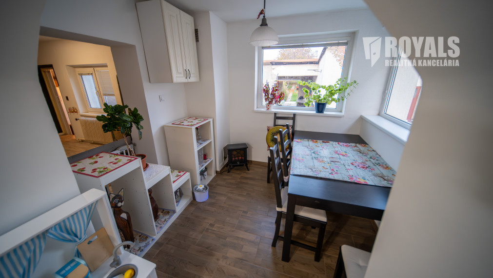 Priestranný 4-izbový dom s veľkým pozemkom a možnosťou ďalšieho využitia – Viničné (1 960 m²)