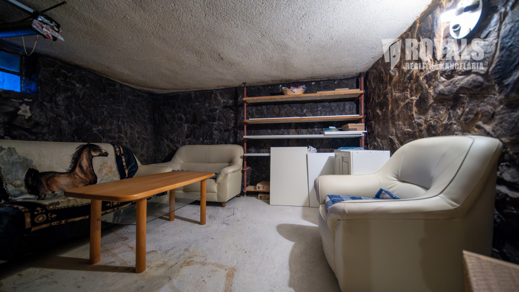 Priestranný 4-izbový dom s veľkým pozemkom a možnosťou ďalšieho využitia – Viničné (1 960 m²)