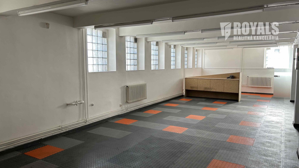 Obchodný priestor na prenájom, s vlastným sociálnym zázemím, parkovanie, Račianska
