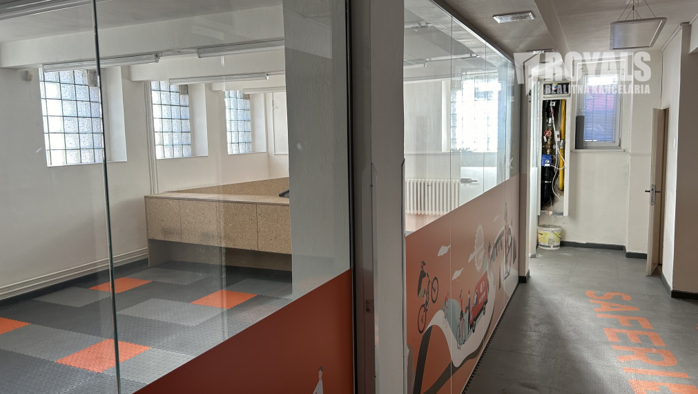 Obchodný priestor na prenájom, s vlastným sociálnym zázemím, parkovanie, Račianska