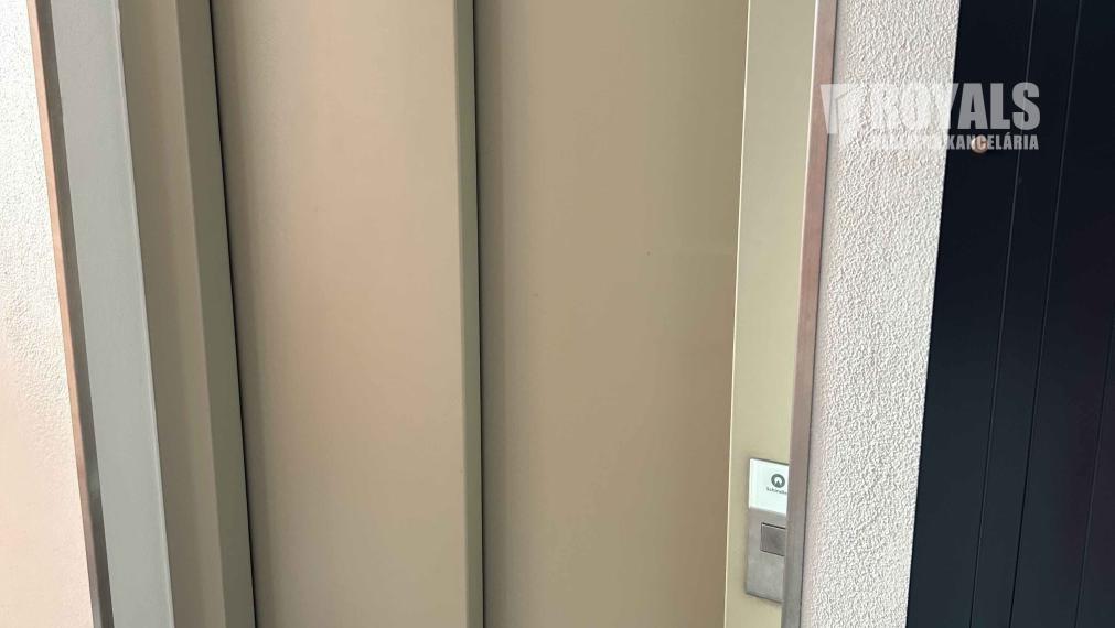 Presklený obchodný priestor na prenájom, Račianska, parkovanie