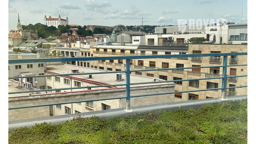 Výnimočné bývanie s výhľadom na Staré Mesto Bratislavy