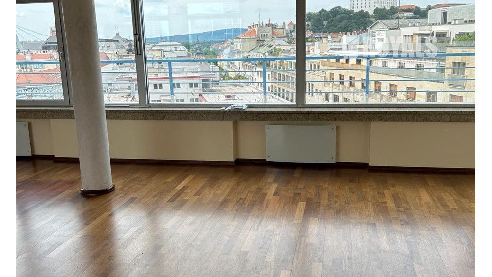 Výnimočné bývanie s výhľadom na Staré Mesto Bratislavy