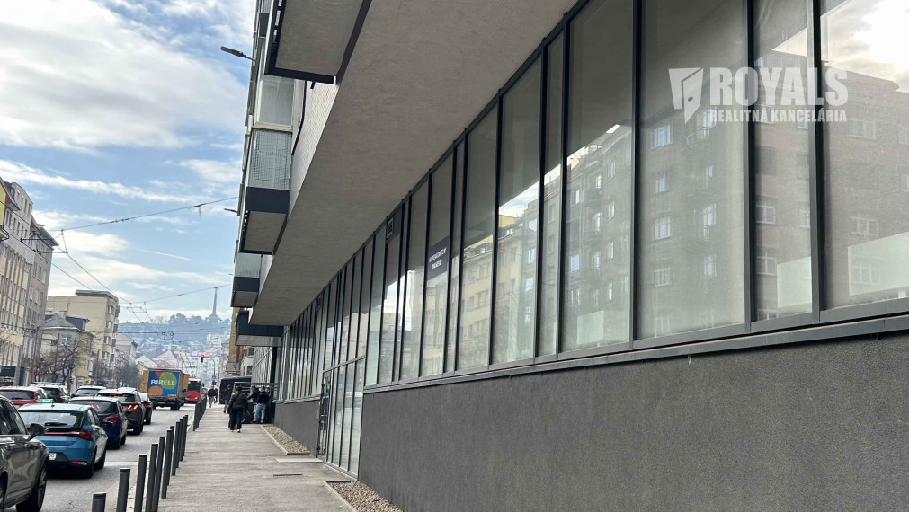 Showroom s výkladom otočeným do ulice, parkovanie, prenájom, Šancová