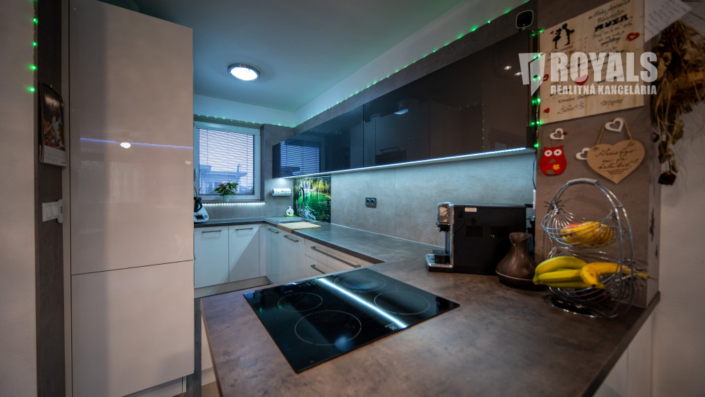 Znížená cena!!! Moderný 4-izbový dom s výhľadom na zeleň