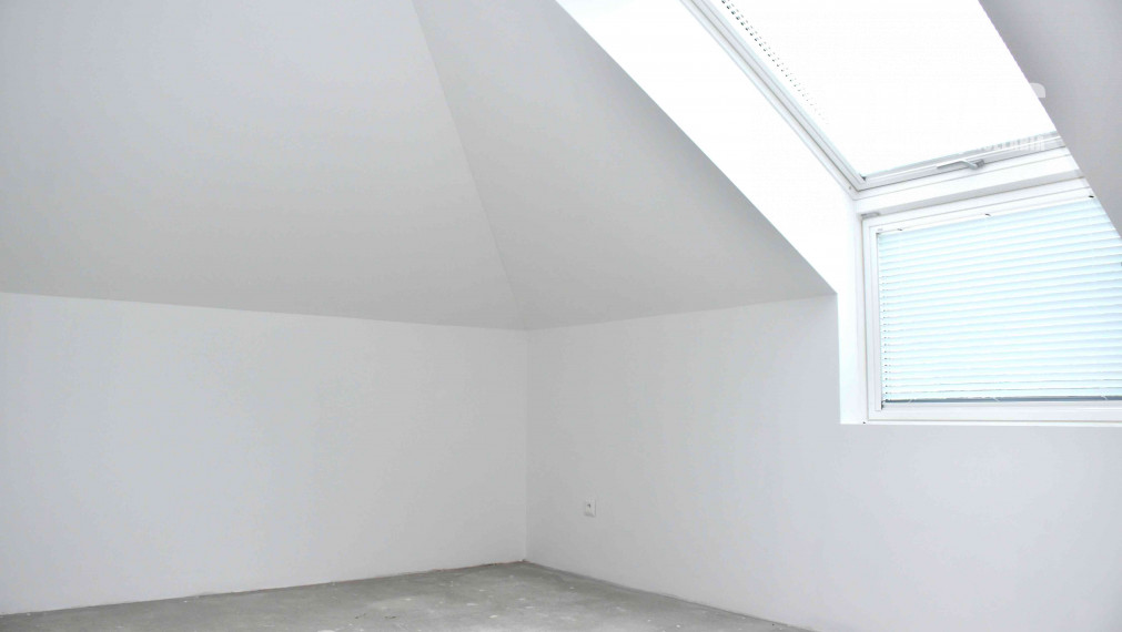 Skolaudovaná novostavba moderného domu, záhrada, terasa, Jarovce