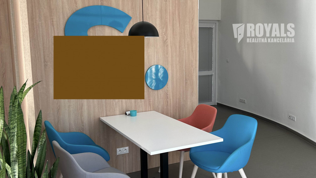 Presklený obchodný priestor na prenájom, Račianska, parkovanie