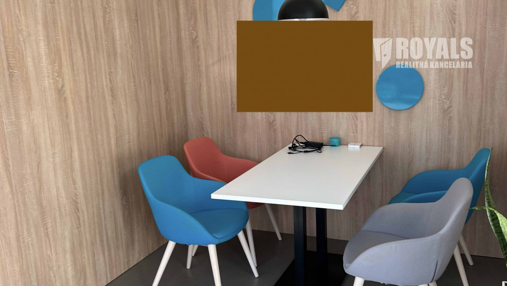 Presklený obchodný priestor na prenájom, Račianska, parkovanie