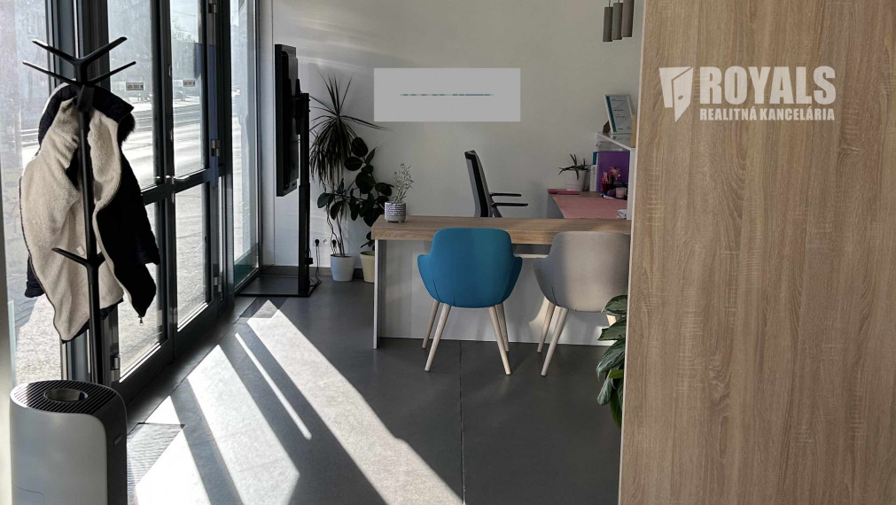 Presklený obchodný priestor na prenájom, Račianska, parkovanie