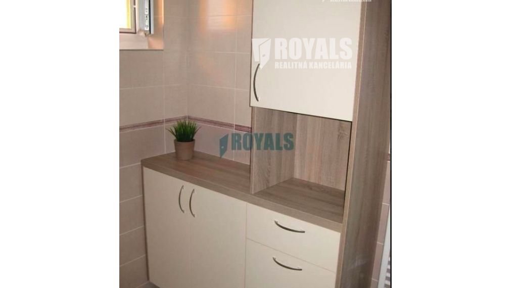 Kompletne zariadený 5i byt na poschodí rodinného domu, 2 balkóny, Lamač