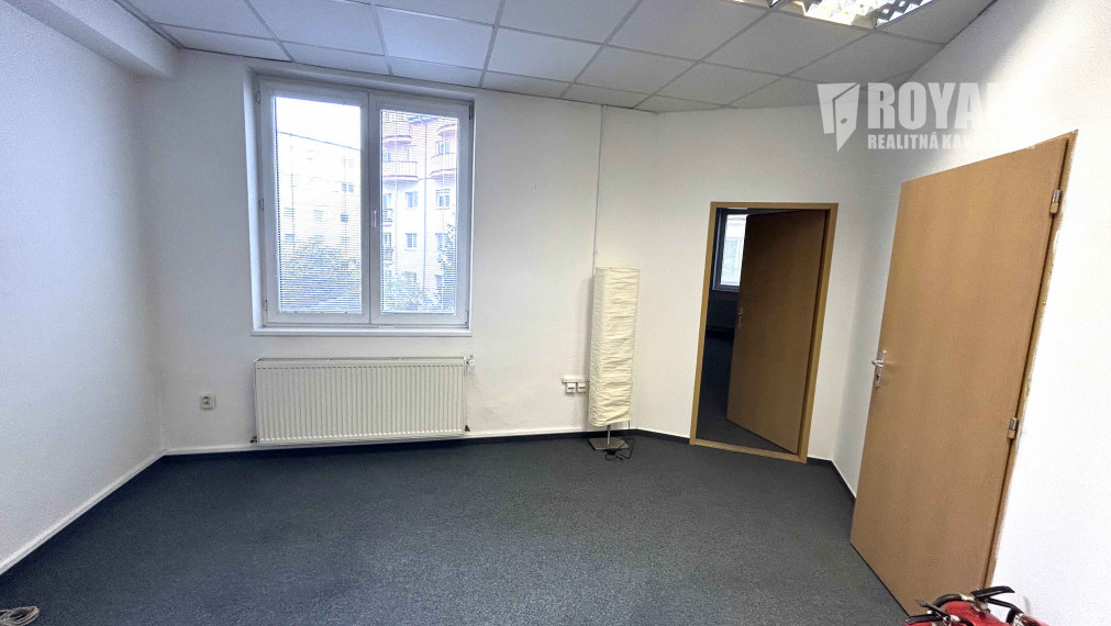 Dva prepojené nebytové priestory s recepciou/čakárňou na prenájom, Bazová ulica